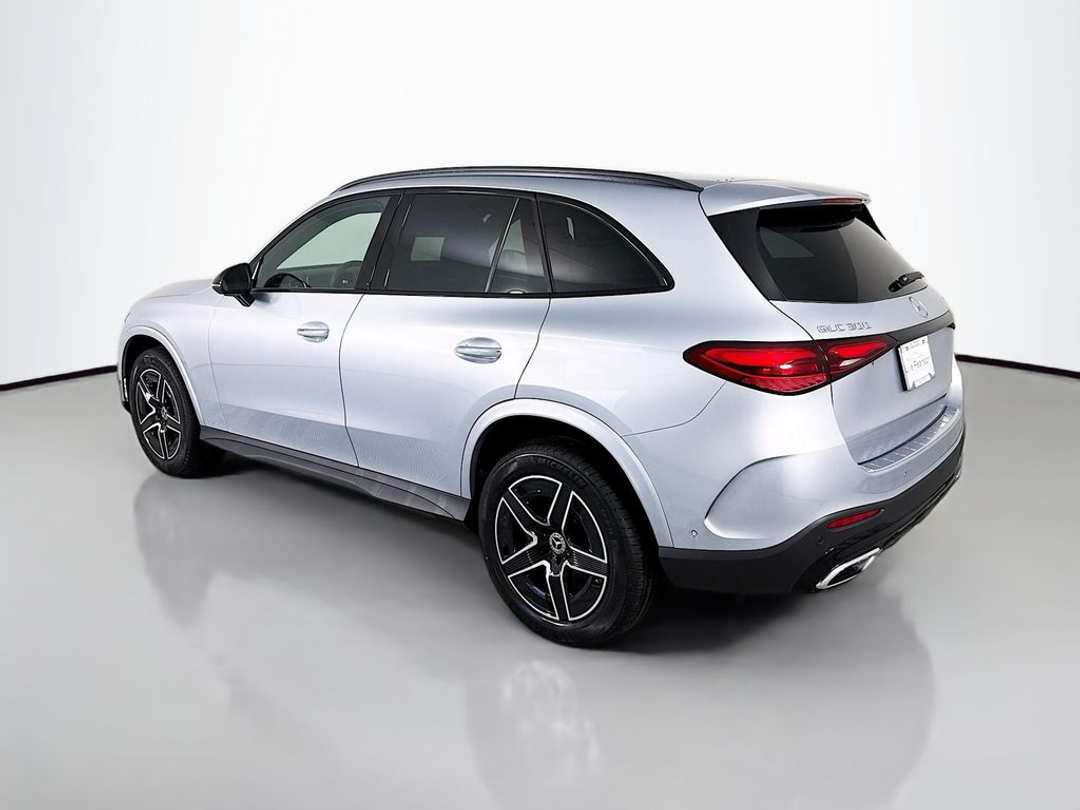 2026 Mercedes-Benz GLC 300 - Image 3