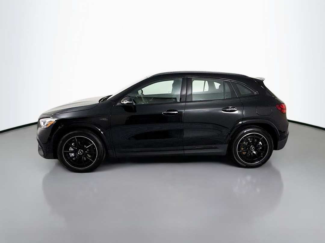 2026 Mercedes-Benz GLA 35 AMG - Image 2