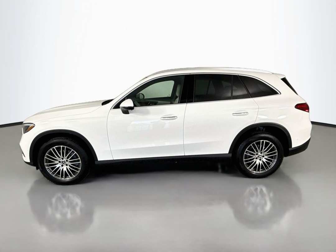 2027 Mercedes-Benz GLC 300 - Image 2