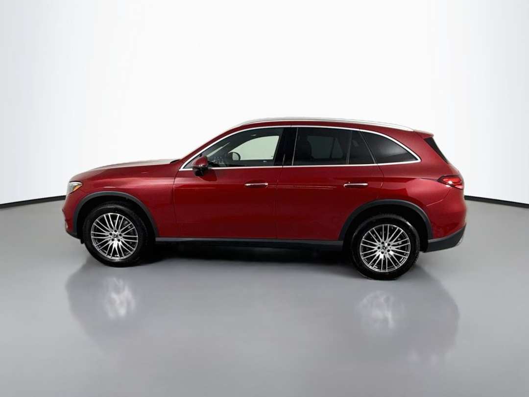 2027 Mercedes-Benz GLC 300 - Image 2