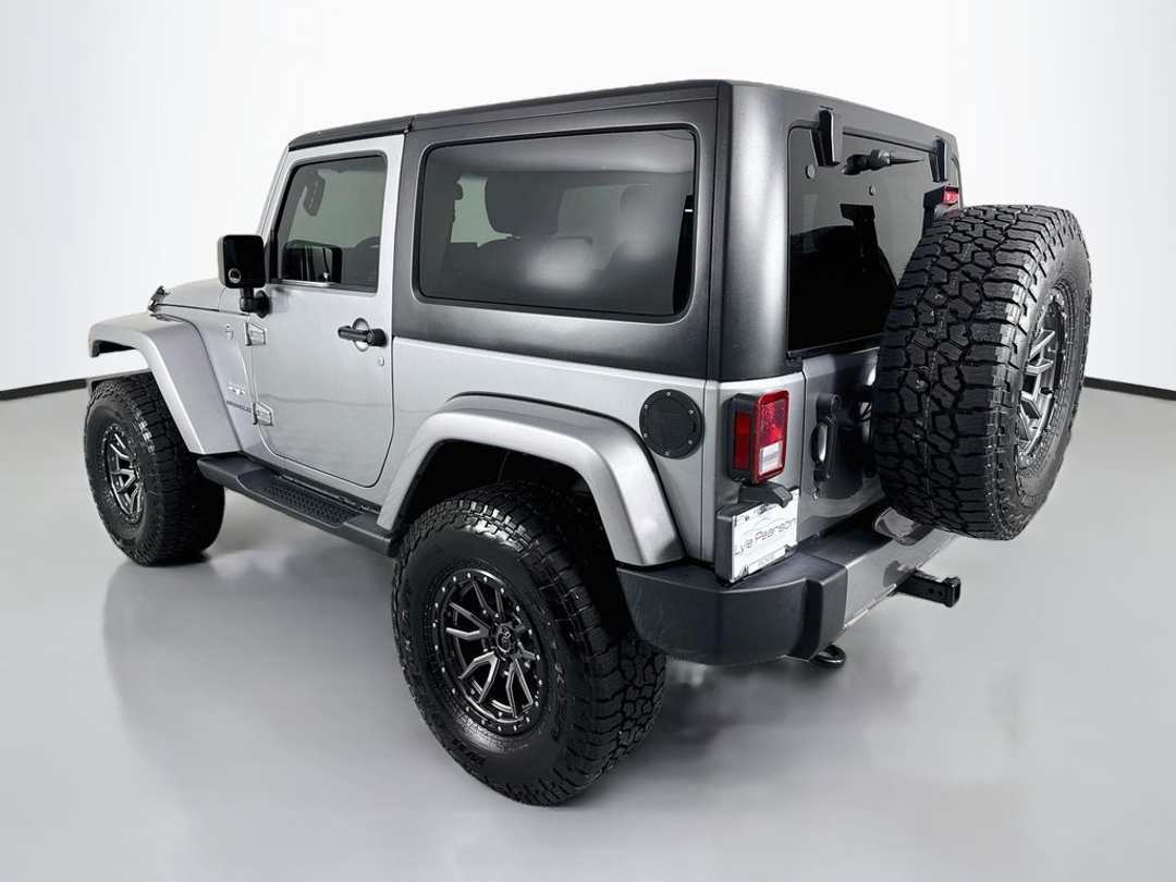 2016 Jeep Wrangler Sahara - Image 3
