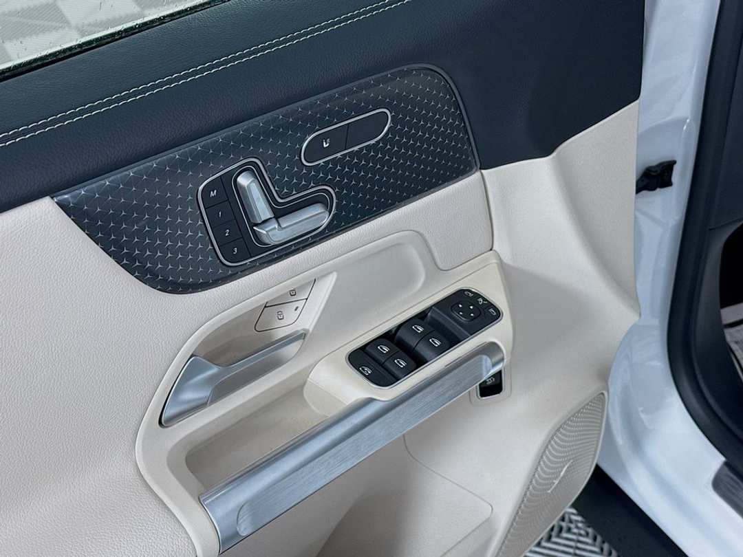 2025 Mercedes-Benz GLB Base - Photo 18