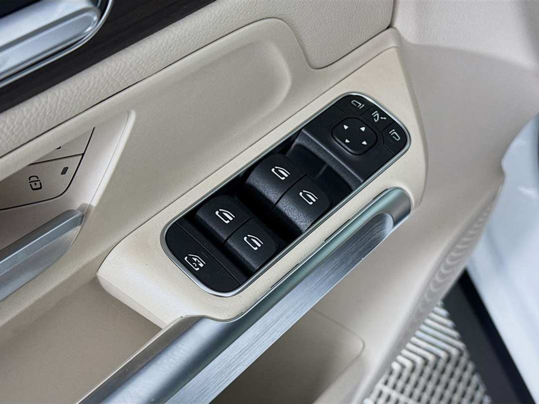 2025 Mercedes-Benz GLB Base - Photo 18