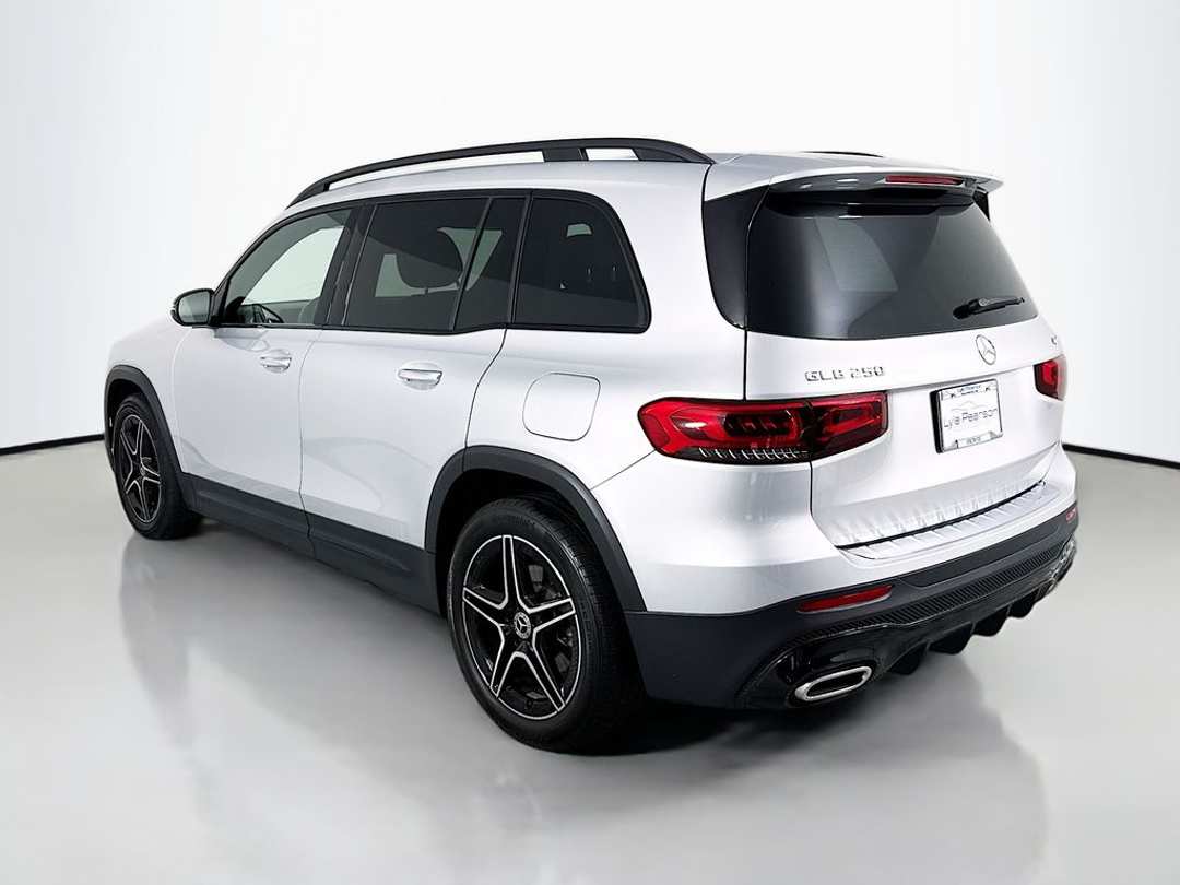 2023 Mercedes-Benz GLB 250 - Image 3