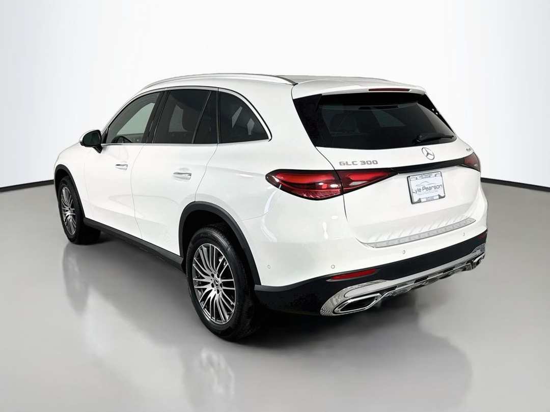 2027 Mercedes-Benz GLC 300 - Image 3
