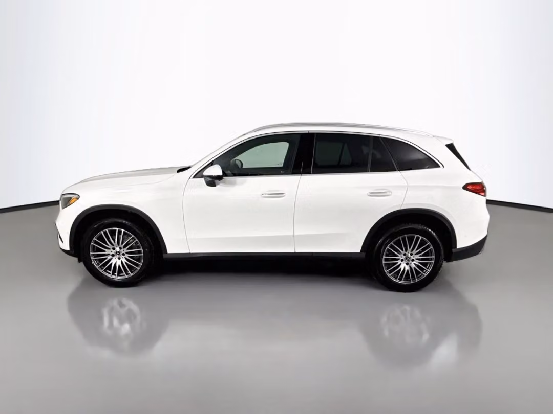 2027 Mercedes-Benz GLC 300 - Image 2