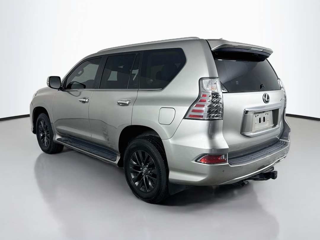 2022 Lexus GX 460 - Image 3