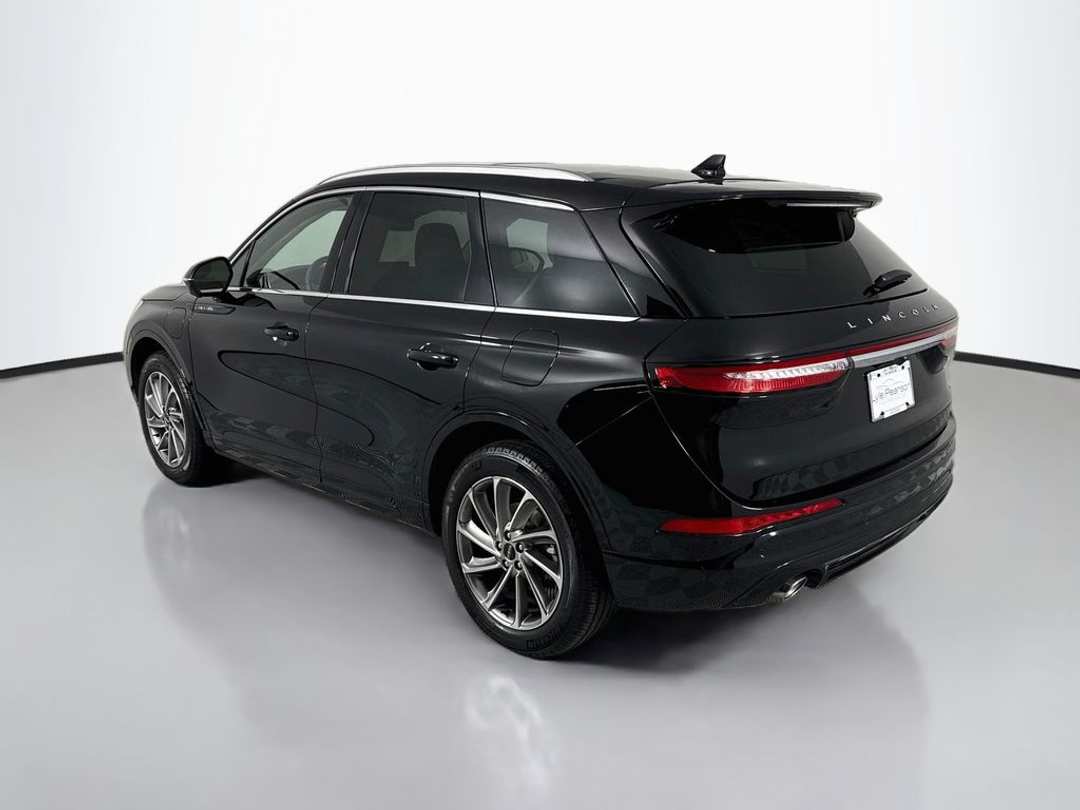 2024 Lincoln Corsair Plug-In Hybrid Grand Touring - Image 3