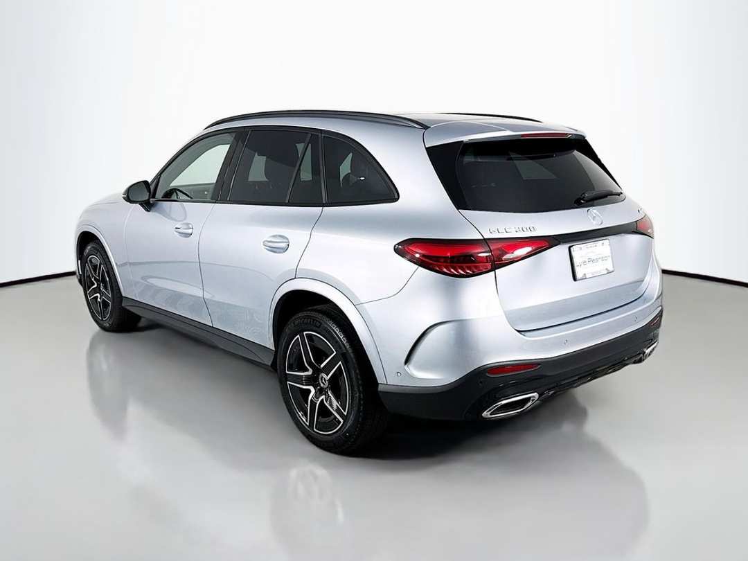 2026 Mercedes-Benz GLC 300 - Image 3