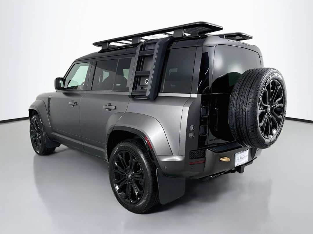 2025 Land Rover Defender 110 OCTA - Image 3