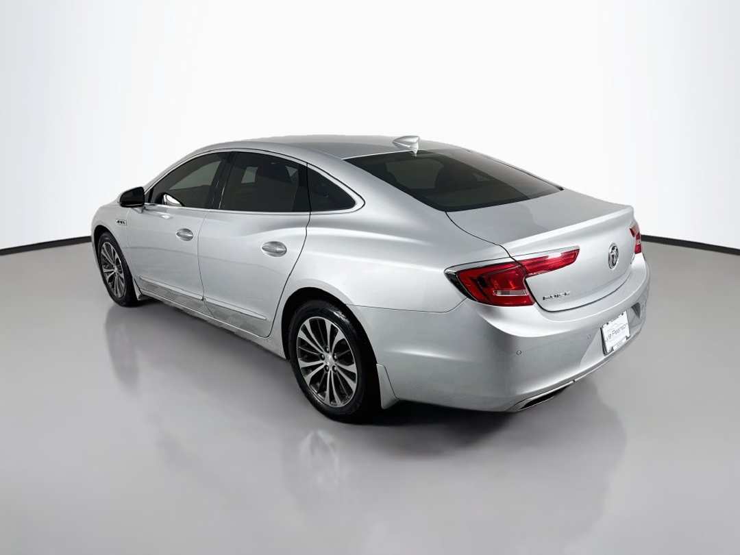2017 Buick Lacrosse Essence - Image 3
