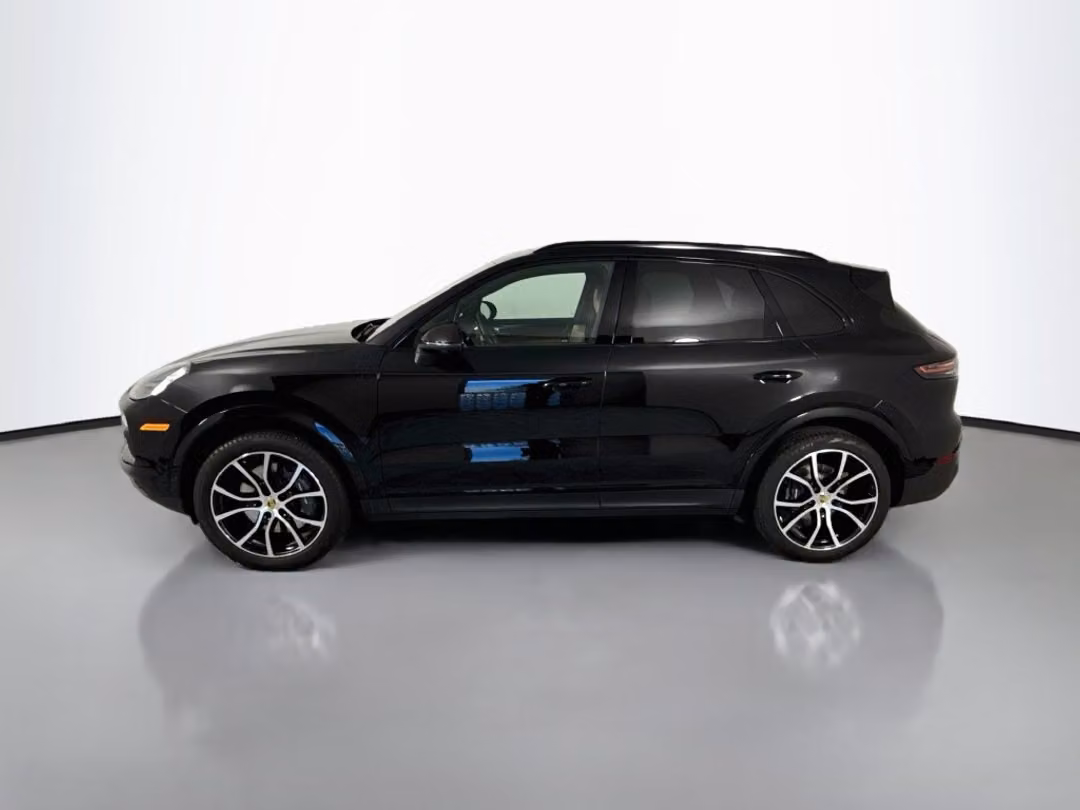2023 Porsche Cayenne - Image 2