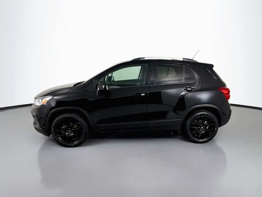 2022 Chevrolet Trax LT - Image 2