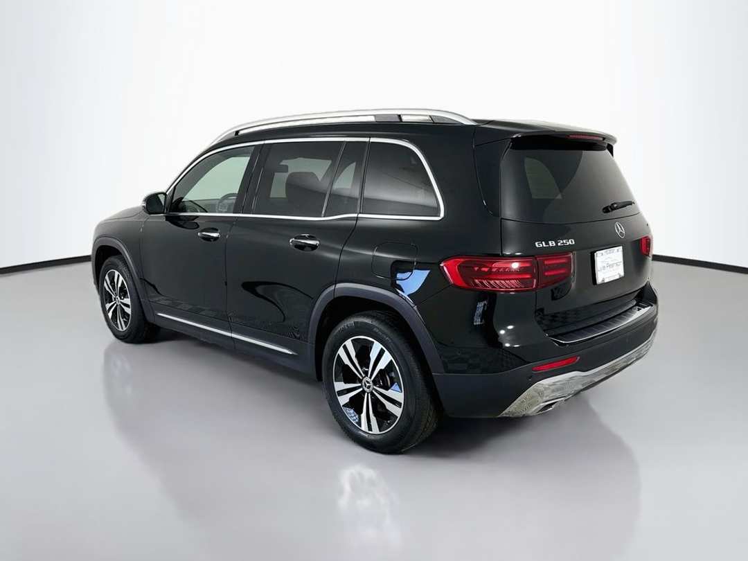 2025 Mercedes-Benz GLB 250 - Image 3