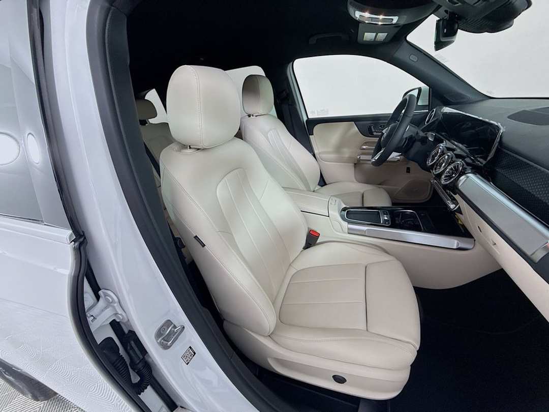 2025 Mercedes-Benz GLB Base - Photo 27