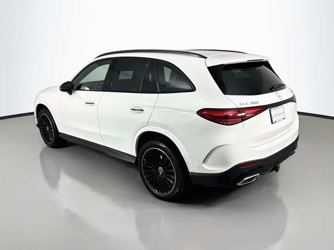 2027 Mercedes-Benz GLC 300 - Image 3