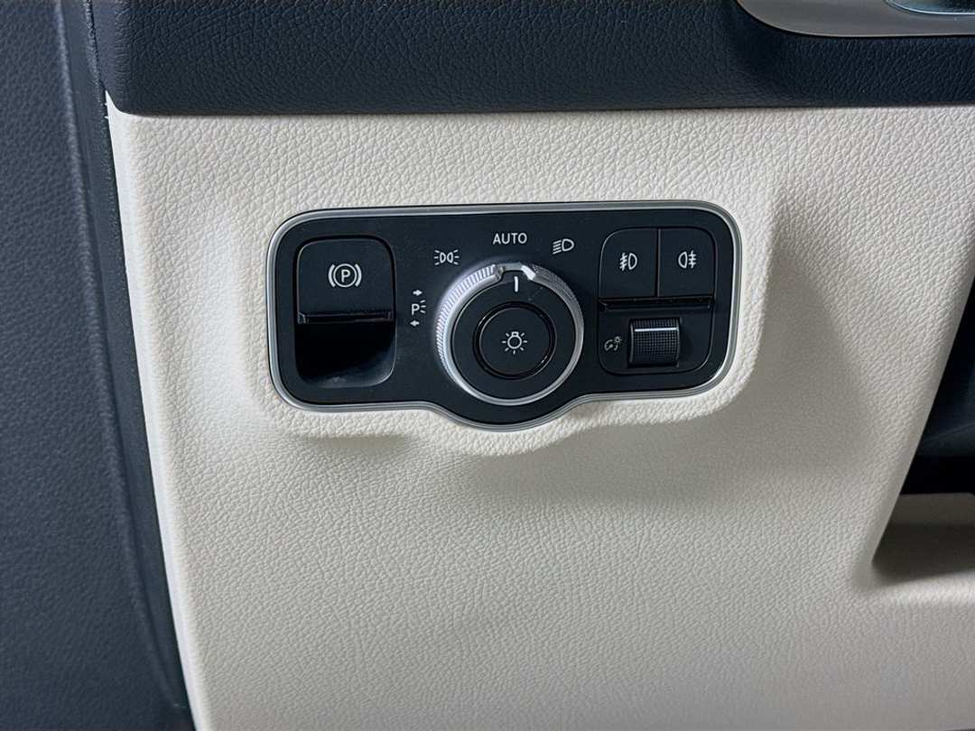 2025 Mercedes-Benz GLB Base - Photo 10