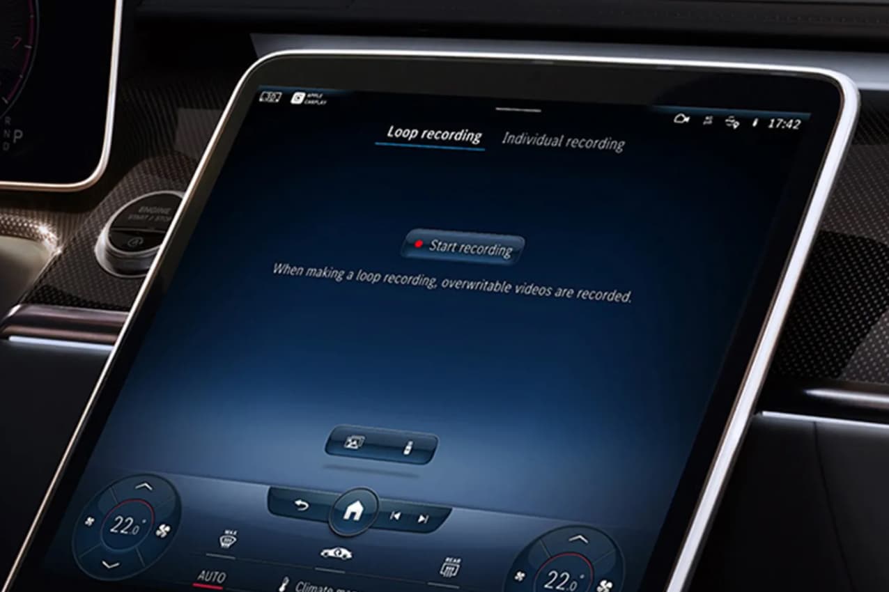 Built-in Vehicle Dashcam Feature View